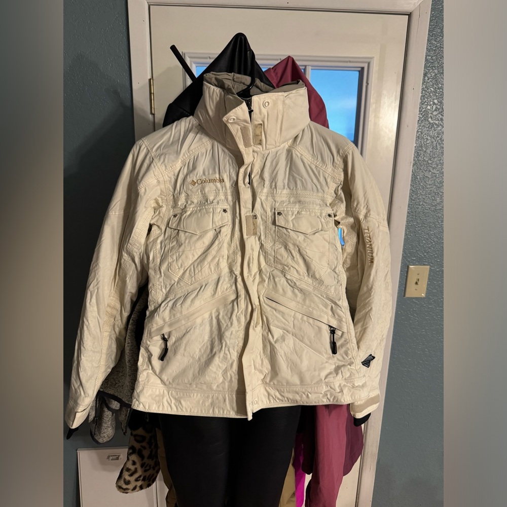 Barely worn Vintage Columbia snow/outdoor jacket!